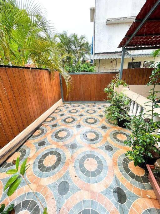 Corner House, Lonavla By Meheru-4 Bhk Villa With Pool ภายนอก รูปภาพ