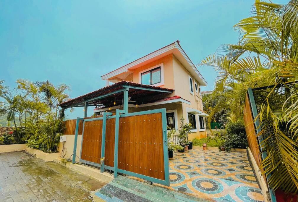 Corner House, Lonavla By Meheru-4 Bhk Villa With Pool ภายนอก รูปภาพ