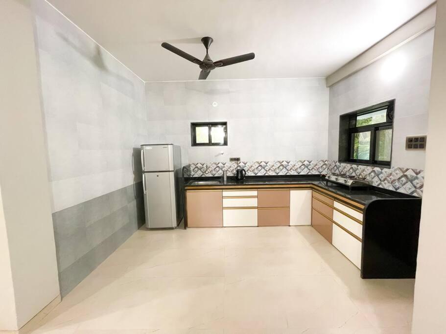 Corner House, Lonavla By Meheru-4 Bhk Villa With Pool ภายนอก รูปภาพ