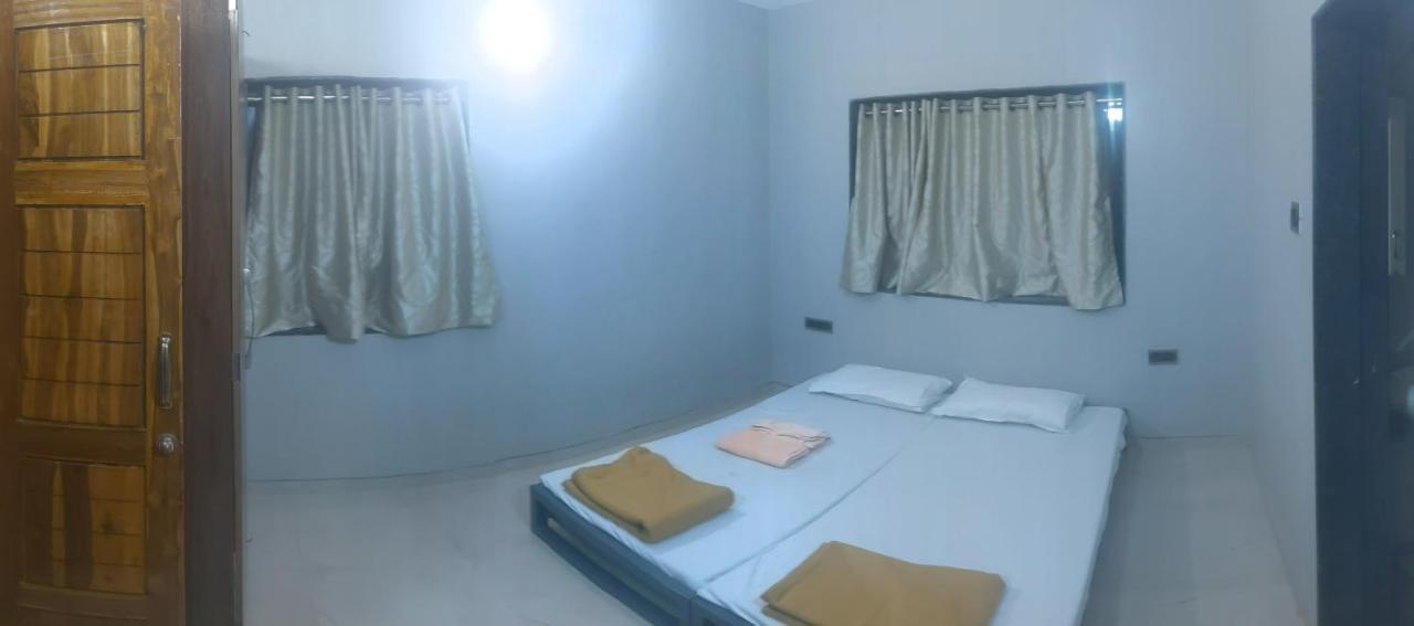 Corner House, Lonavla By Meheru-4 Bhk Villa With Pool ภายนอก รูปภาพ